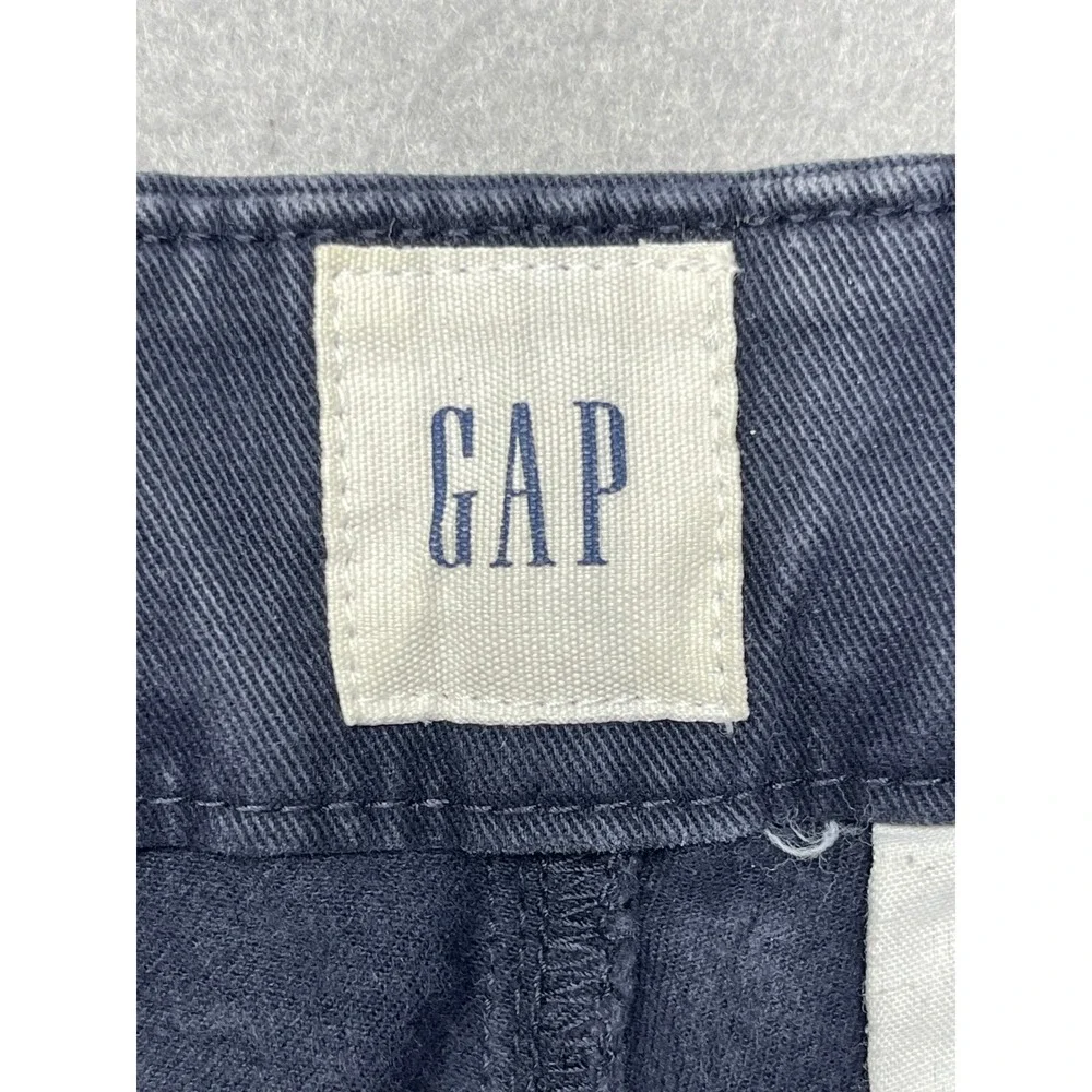 GAP essential khaki
